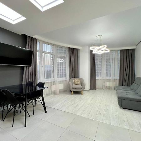 44 Pearl Stylish 1-Bedroom Apartment Odesa Exterior photo